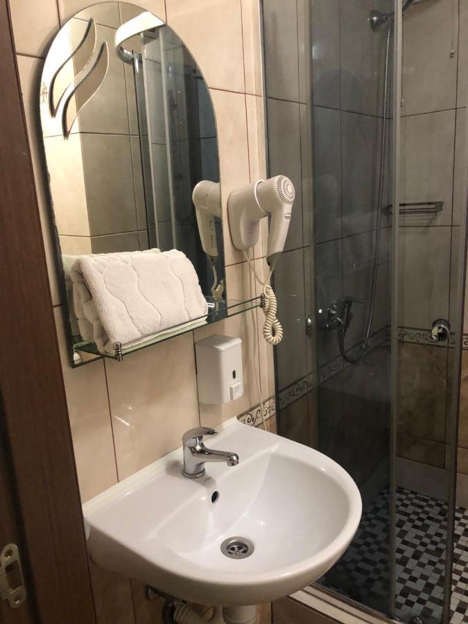 Apart Hotel Avinos Lviv Extérieur photo