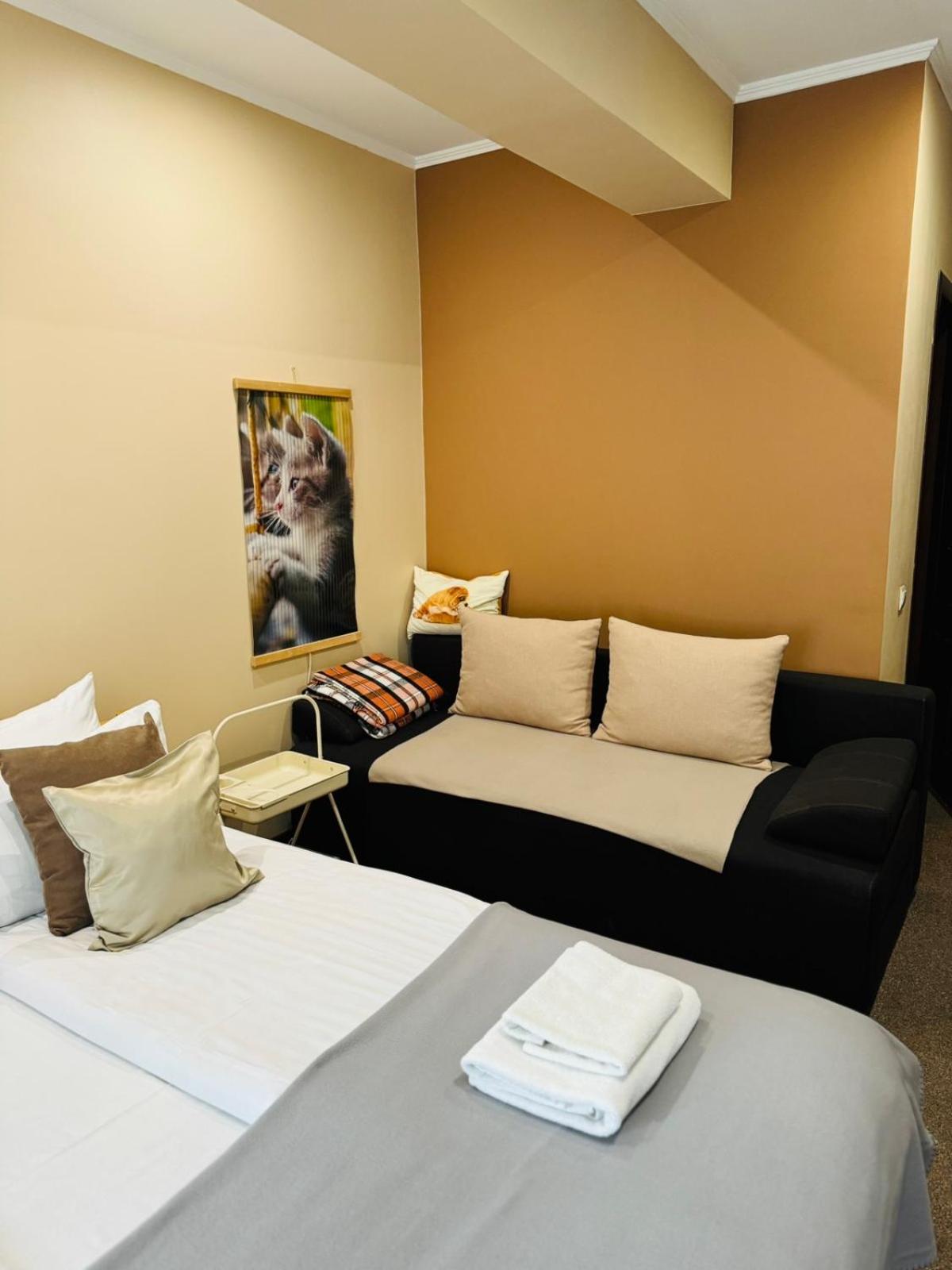 Apart Hotel Avinos Lviv Extérieur photo