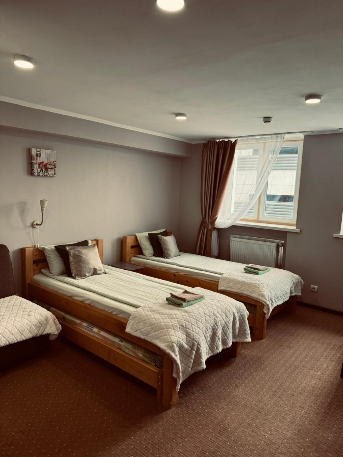 Apart Hotel Avinos Lviv Extérieur photo