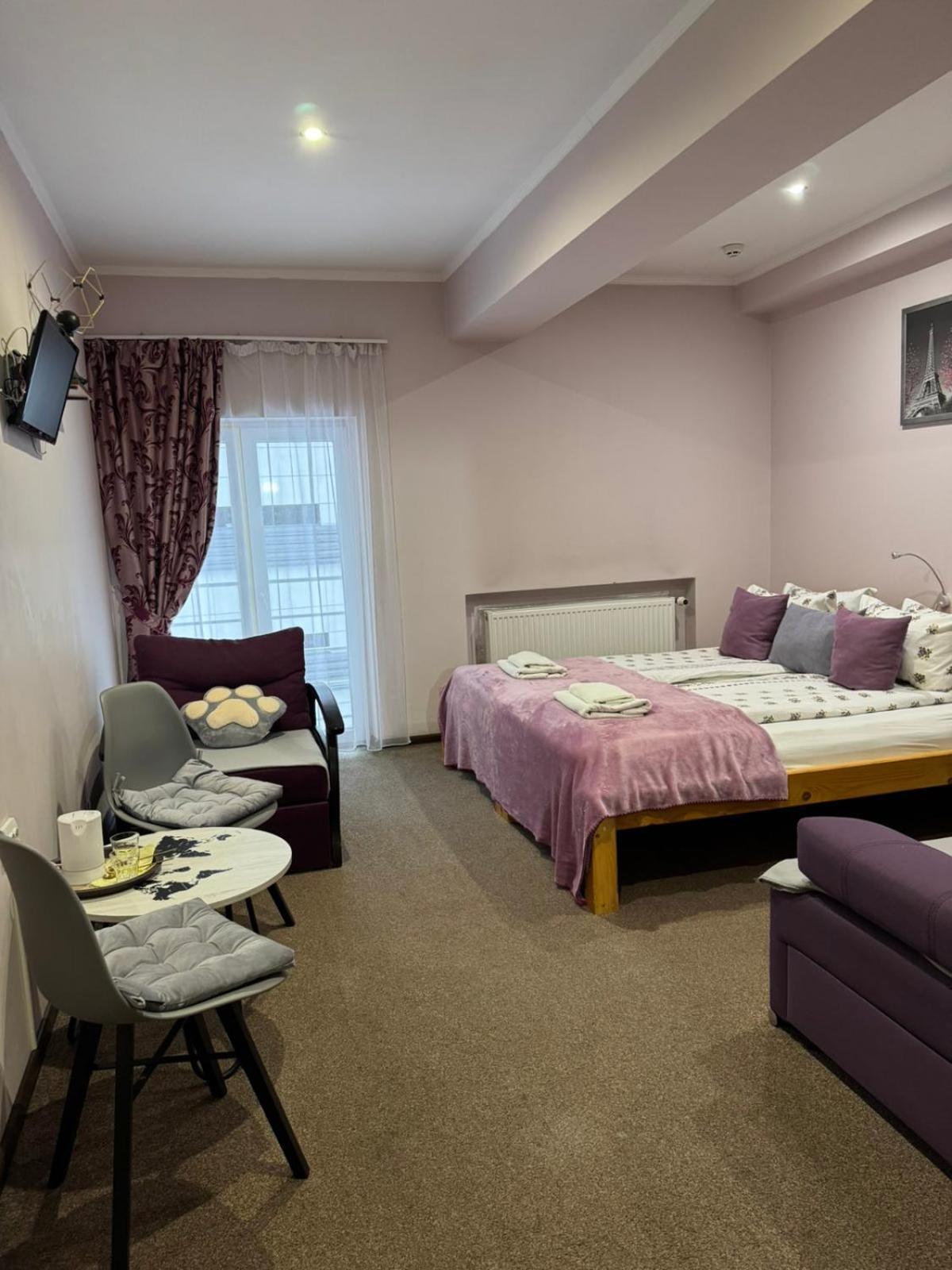 Apart Hotel Avinos Lviv Extérieur photo